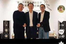 海量财经丨于东来晒与俞敏洪合影 东方甄选要学胖东来“开店”？图片