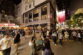 走过石板街，漫步香港电影取景地图片