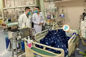 小伙一个月体重猛增50公斤，下肢肿成“大象腿”！罪魁祸首是它图片