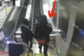事发沈阳地铁十号线！一老人上扶梯差点摔倒！危急时刻……图片