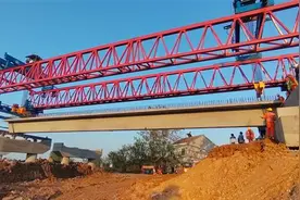 当枝松高速6标完成首片梁架设 工程建设顺利转段图片
