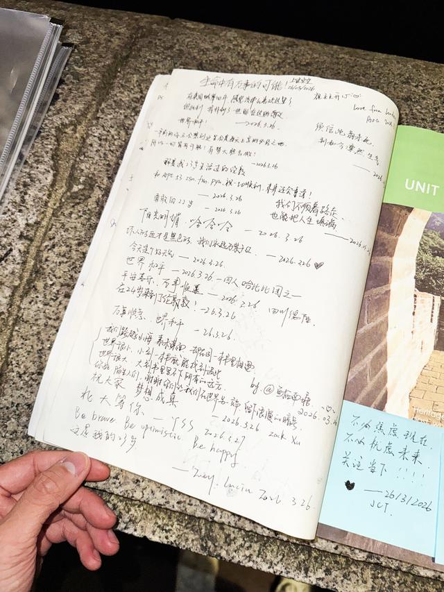 “课本打卡”火爆背后，是中国游客“平视世界”的底气