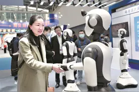 广东机器人相关企业超15.5万家 三台工业机器人就有一台广东造图片