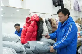 中通日发20万票平湖羽绒服给全国“供暖”  羽绒服怎么发快递才更暖？图片