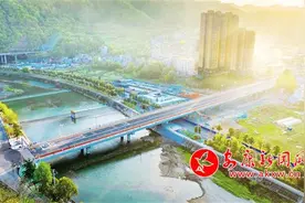 平利：大道如砥通虹途图片