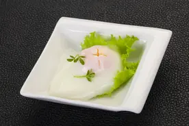 每天吃1个鸡蛋，身体会发生什么变化？会升高血脂？会增加胆固醇摄入？图片