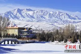 春雪润张掖民乐 祁连山下景色如画图片
