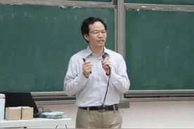 冲上热搜！北航课堂秒变追星现场图片