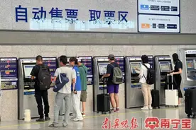 @准大学生，凭录取通知书可以购买优惠火车票图片