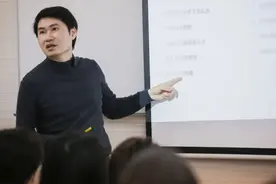 “从忙恋爱到忙搞钱”，640首流行歌里的她图片