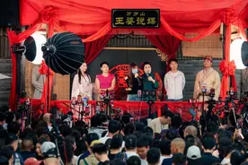 开封“王婆说媒”开启大学生专场，景区：上台没有身份审核，需自行判断图片
