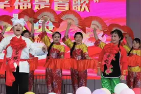 宁夏青铜峡市举办歌咏大赛庆“三八”图片