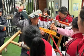 麻江县供销社童之梦幼儿园组织开展反恐防暴应急演练图片