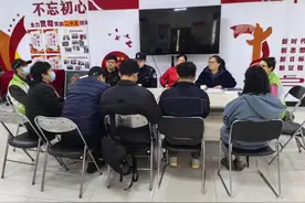 顶楼居民家中频繁漏水，“老娘舅”调解化纠纷！图片