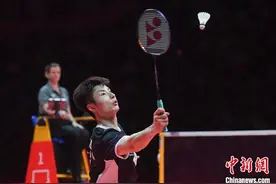世界羽联总决赛石宇奇摘银：历经伤病，“小石头”依然坚韧前行图片