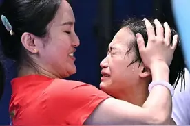 师徒情深~全红婵夺冠后抱着陈若琳哭了：我的教练特别了不起！图片