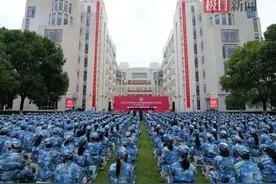 黄鹤楼下、长江之滨、都司湖畔，武汉音乐学院举办2023级普通本科新生开学典礼图片
