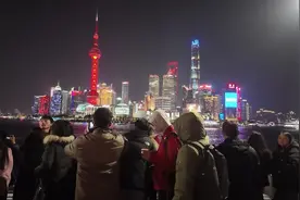 “开关式”过马路重现！外滩迎新年首波大客流图片