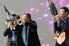 村村有好戏|一支?三支?五支！一人口鼻同吹5支唢呐图片