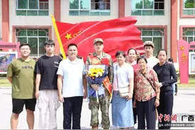 广西上林县祖孙三代接力从军 薪火相传家国情图片