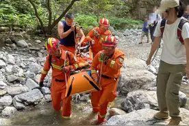 北京门头沟消防一日出警5次，累计上山救援19人图片