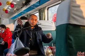 7266次慢火车：穿行青山绿水，载动乡村振兴新希望图片