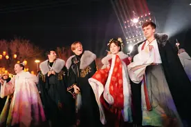 唐山意气风发：经济与文化并进，海外游客博主齐呼被灯会震撼图片