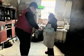 高山上开起老年食堂，他成了老人们风雨无阻的“最后一公里”图片
