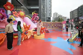 邀你静享一小时花香与书香 ! 国金中心“阅色”正浓图片