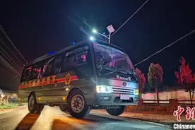内蒙古森林消防总队510余名指战员连夜驰援山西森林火灾图片