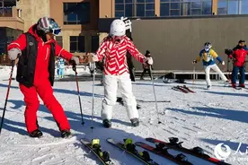 这里的农民解锁滑雪教练新身份图片