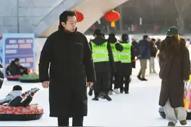 假期我在岗丨陶然亭公园赵双乐：全天候驻守雪场，确保设备安全图片
