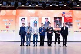 见义勇为的外卖小哥获奖了，为做好事不留名的陌生人“点赞”图片