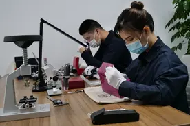 买二奢，Z世代Y世代占据大半壁江山？这位头部平台鉴定师说……｜热财经图片