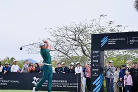 高尔夫亚巡国际系统赛澳门站首轮，李昊桐射下8鸟独自领跑图片