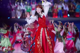 揭秘“迪丽热巴美疯”幕后：服装设计师劳伦斯·许值得一个热搜！图片