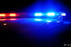 得物和上海警方警企协作重拳出击，查获75吨仿冒“蓝箱子”图片