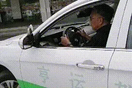 88岁爷爷拿下驾照！得知他的另一个身份，更佩服了……图片
