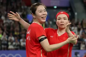 奥运“皓”外丨“凡尘组合”圆梦巴黎，中国队包揽羽毛球女双冠亚军图片