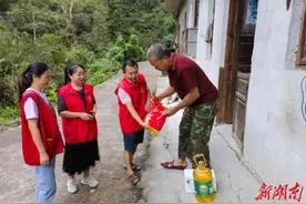 江华湘江乡：温情关爱  共度佳节  共建美好营商图片
