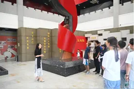 江苏电子信息职业学院智能制造学院开展“强军青年志 携笔从戎情”国防教育活动图片