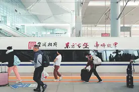 “皇城相府”号高铁冠名专列首发图片