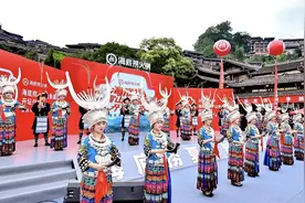 结缘“热土长江”班 海底捞、阿里公益共推贵州雷山鱼酱酸图片