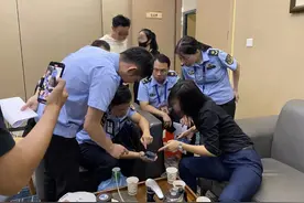 翡翠直播间“高仿号”行骗！广东省佛山市南海区两部门联手一锅端！图片