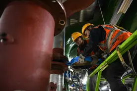 南京超高层建筑项目施工中图片