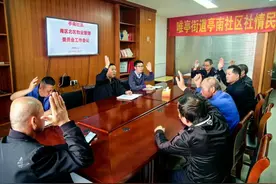 亭南社区：楼道口“安全卫士”上岗 电动车被“拒之楼外”图片