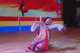 同心筑梦，艺彩飞扬！红岛街道中心小学举行“艺术润心，阳光成长”校园艺术节音乐专场比赛图片