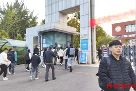 2024成人高考启幕丨淄博特写：考生满怀信心，迎接人生新挑战！图片