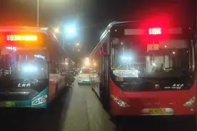 潍坊一中学子出行更便捷，4条定制公交专线开通图片