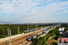 瓦日铁路穿梭山西崎岖山路 助力民众出行图片